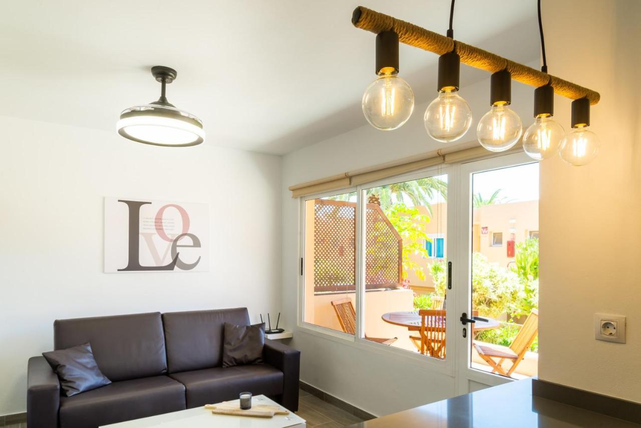 Casa Lucien - Newly Refurbished Apartment With Swimming Pool - Ideal For Couples คอร์ราเลโฮ ภายนอก รูปภาพ