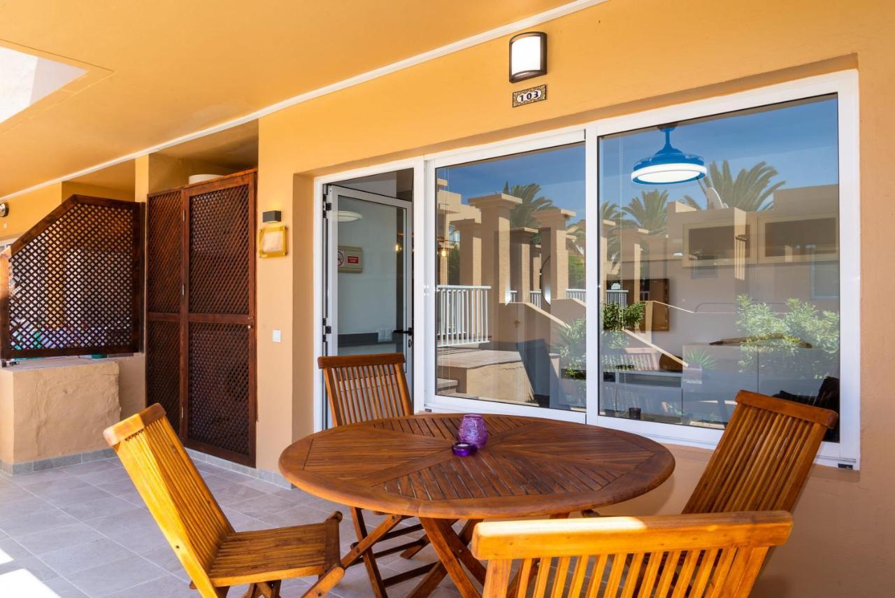 Casa Lucien - Newly Refurbished Apartment With Swimming Pool - Ideal For Couples คอร์ราเลโฮ ภายนอก รูปภาพ