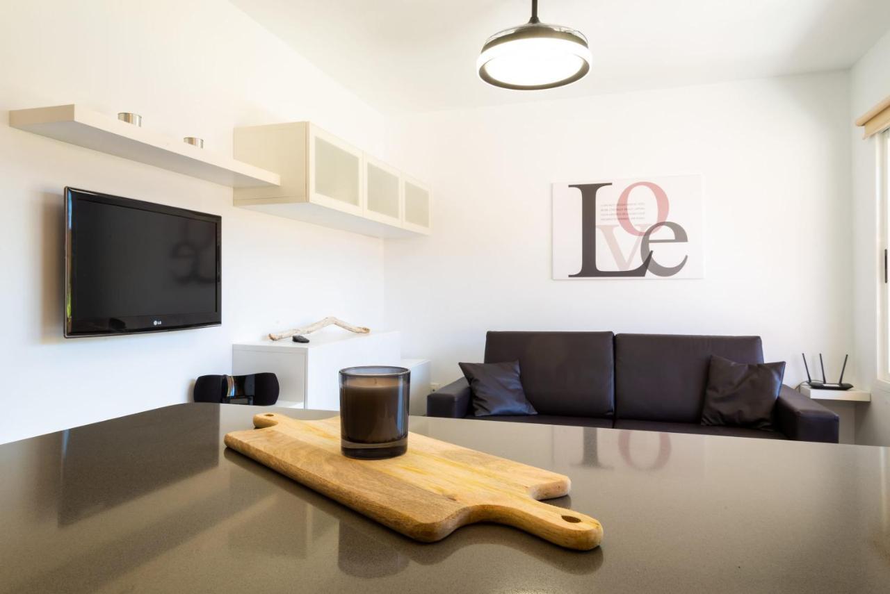Casa Lucien - Newly Refurbished Apartment With Swimming Pool - Ideal For Couples คอร์ราเลโฮ ภายนอก รูปภาพ