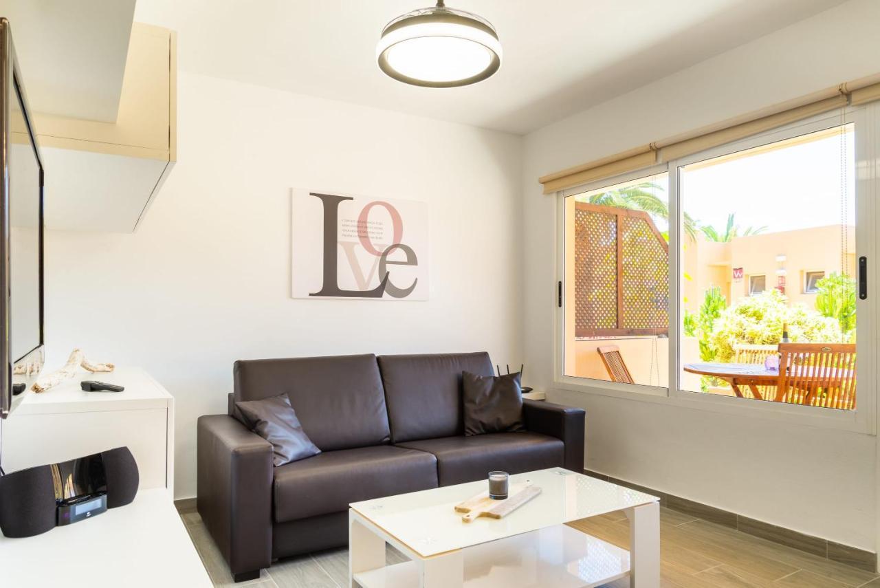 Casa Lucien - Newly Refurbished Apartment With Swimming Pool - Ideal For Couples คอร์ราเลโฮ ภายนอก รูปภาพ
